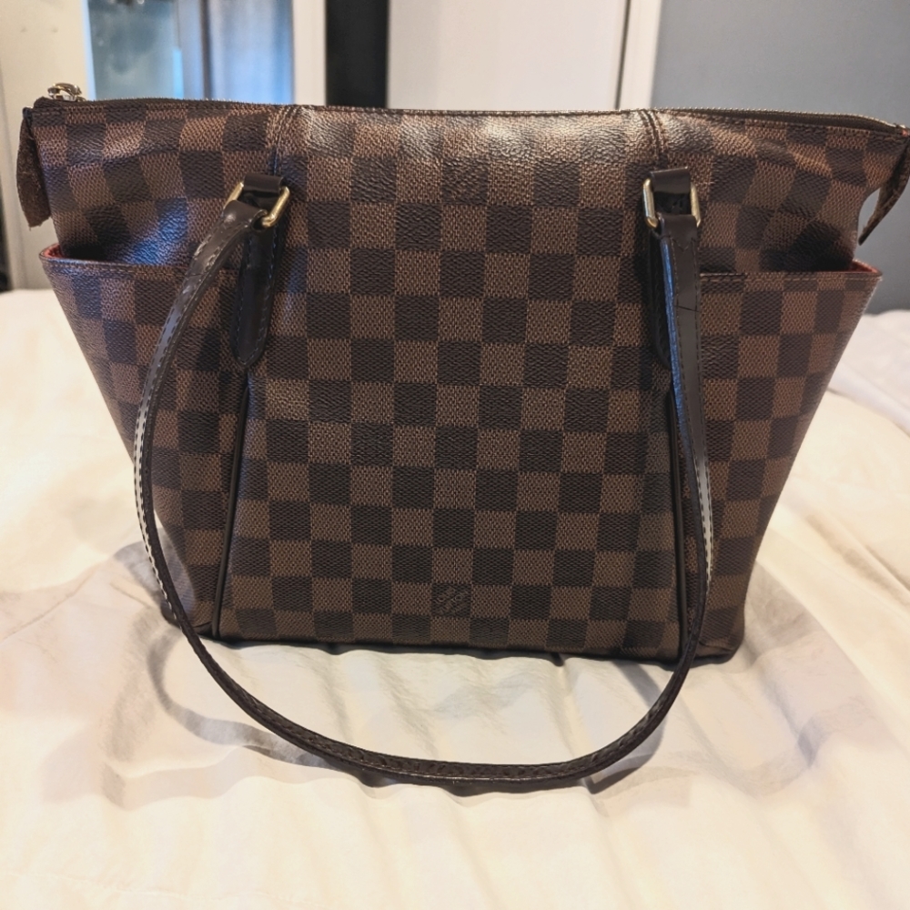 LV purse